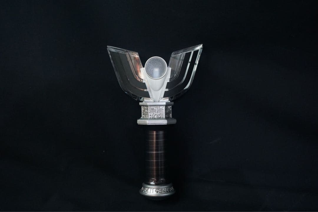 1点のみ　ブラックスパークレンス　プロップ造形　台座付き