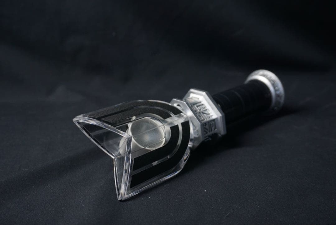 1点のみ　ブラックスパークレンス　プロップ造形　台座付き