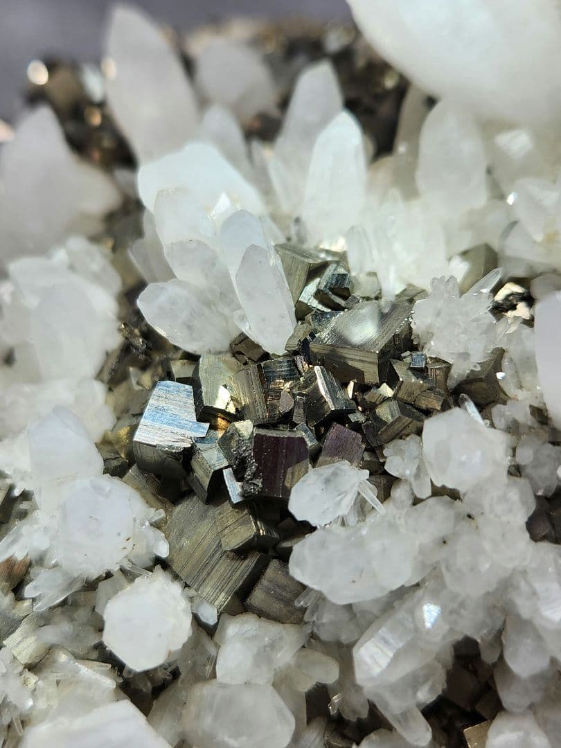 美品✨クォーツ＆パイライト 母岩付き クラスター(大)