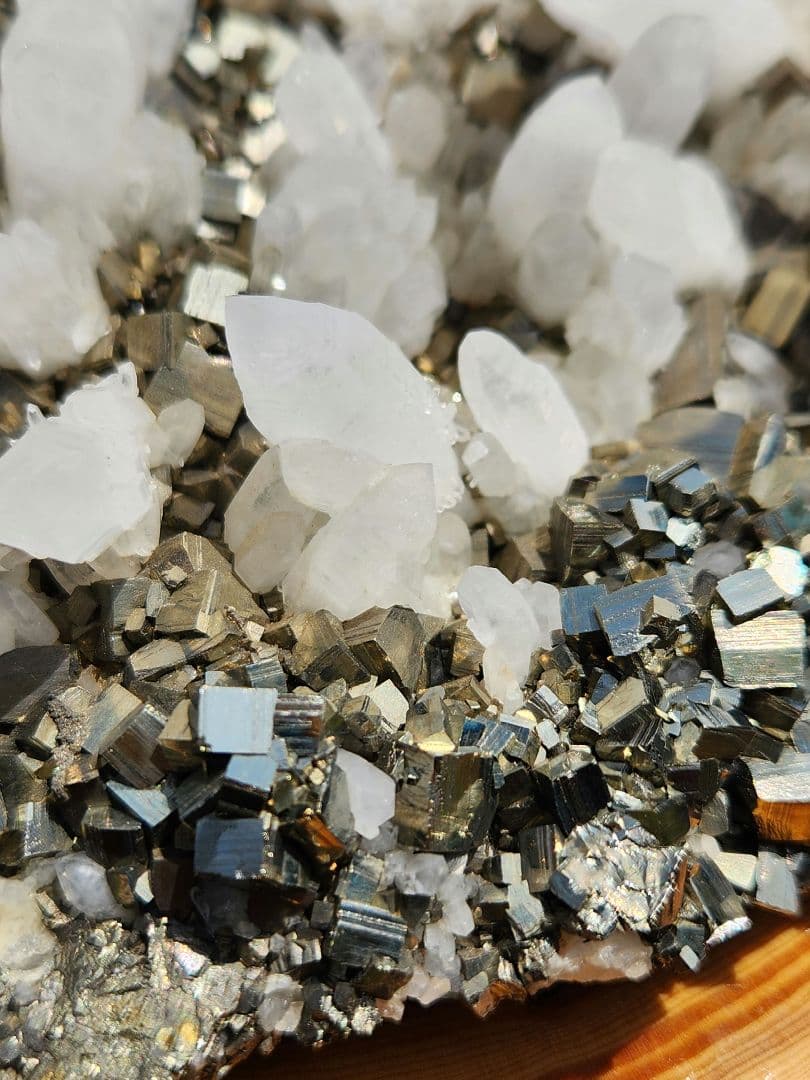 美品✨クォーツ＆パイライト 母岩付き クラスター(大)