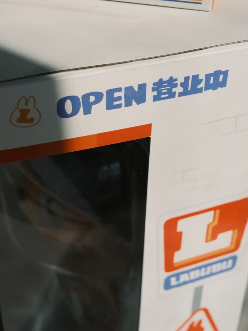 アイドル THE MONSTER LABUBU THE NAUGHTY CASHIER