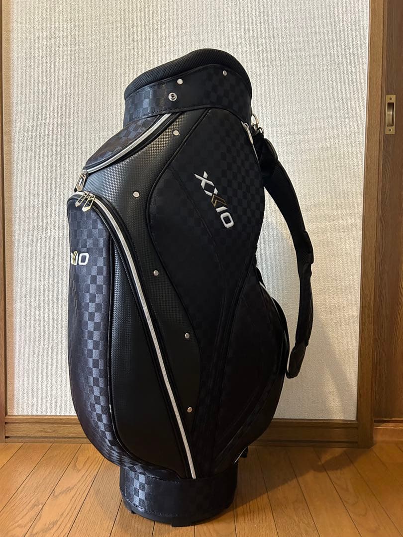 XXIO ゼクシオ ブラック 軽量ゴルフキャディーバッグ 中古品