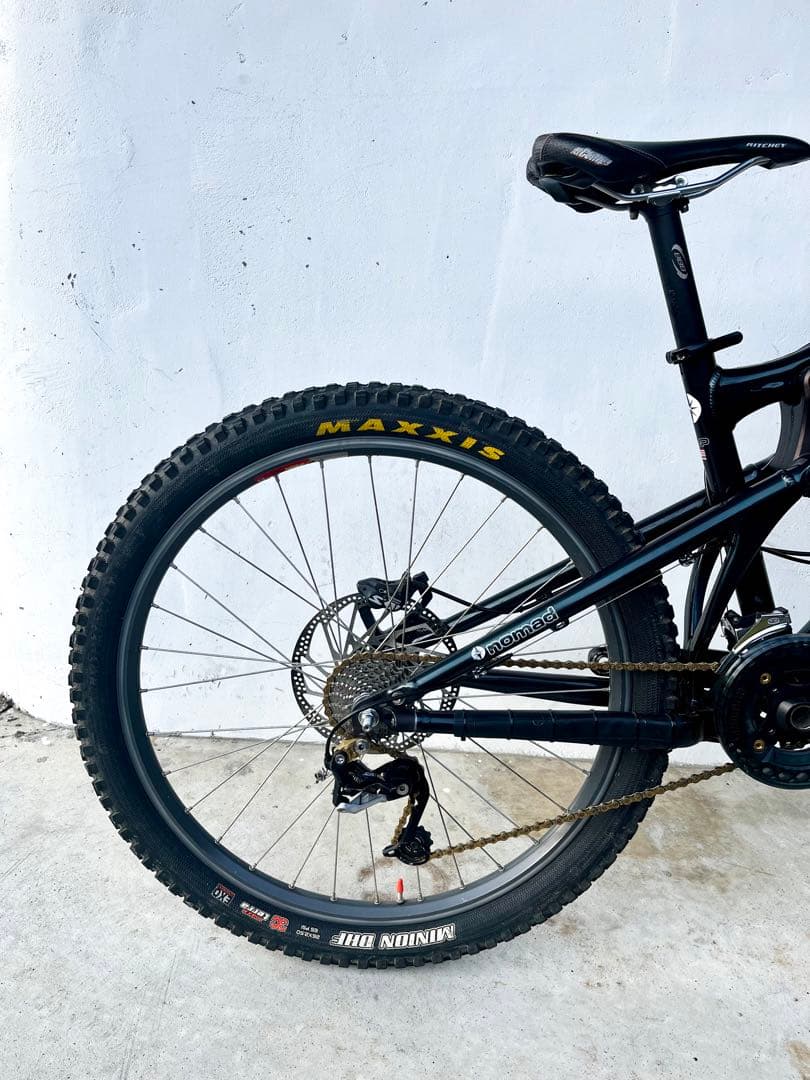 santa cruz nomad サンタクルーズ　ノマド