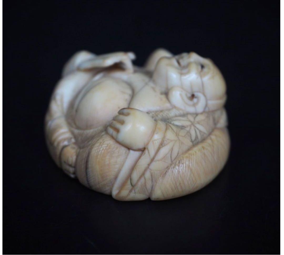 送料無料　時代物　古牙彫根付　幅4.5ｃｍ　重27ｇ