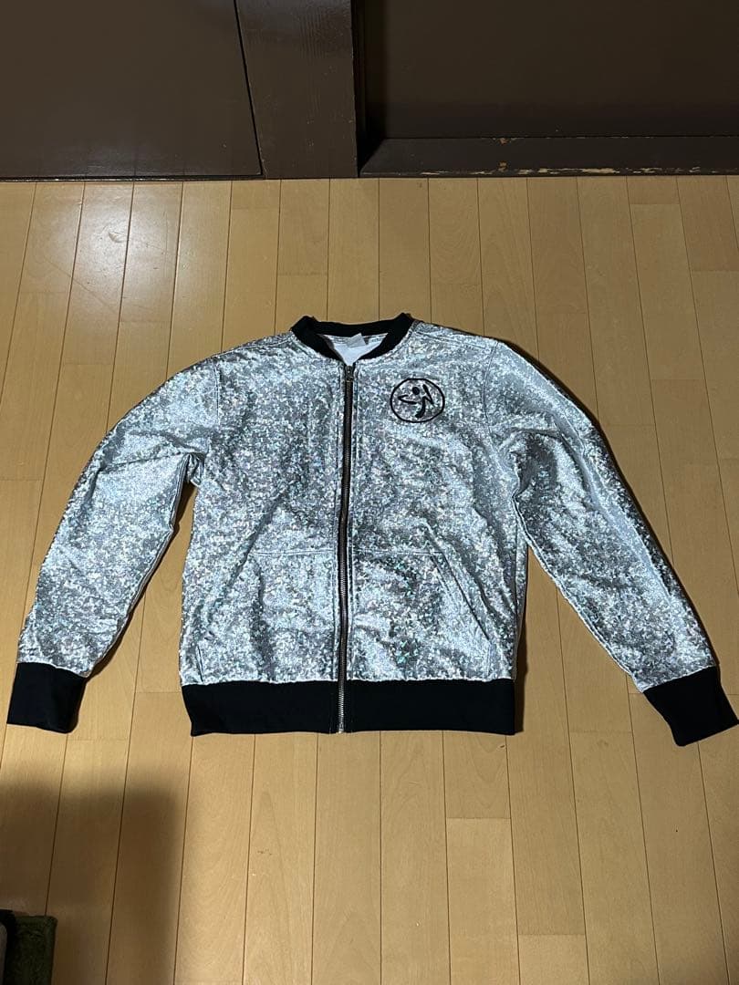 ZUMBA ラメ入りシルバージャケット　Mサイズ