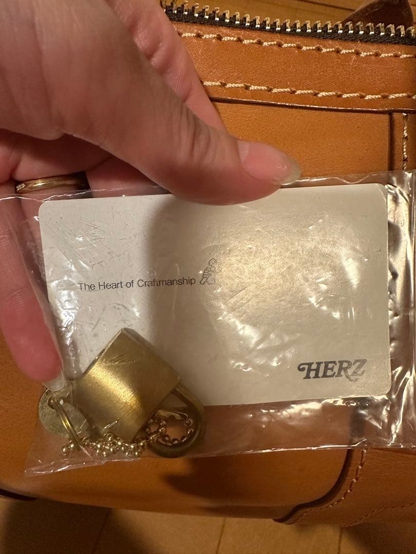 HERZファスナータイプ　ボストンバッグ　キャメル　Sサイズ