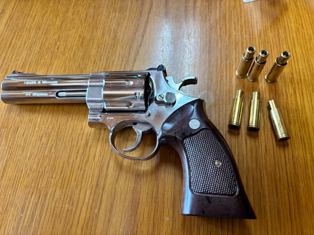 マルシン　Smith & Wesson M629 ガスガン　ガス缶付き