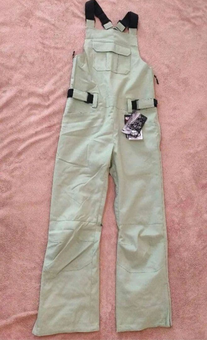 新品の女性用スノーボードウェア上下セットМサイズ