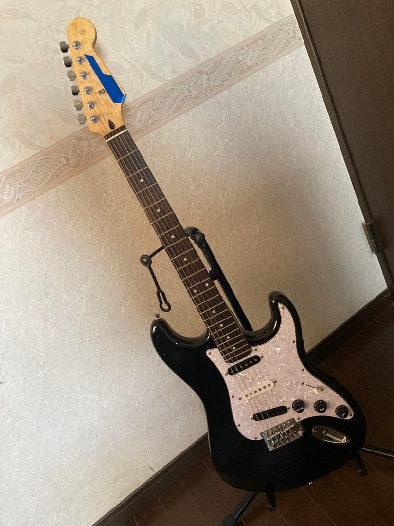 ブラック ストラトキャスタータイプ エレキギター