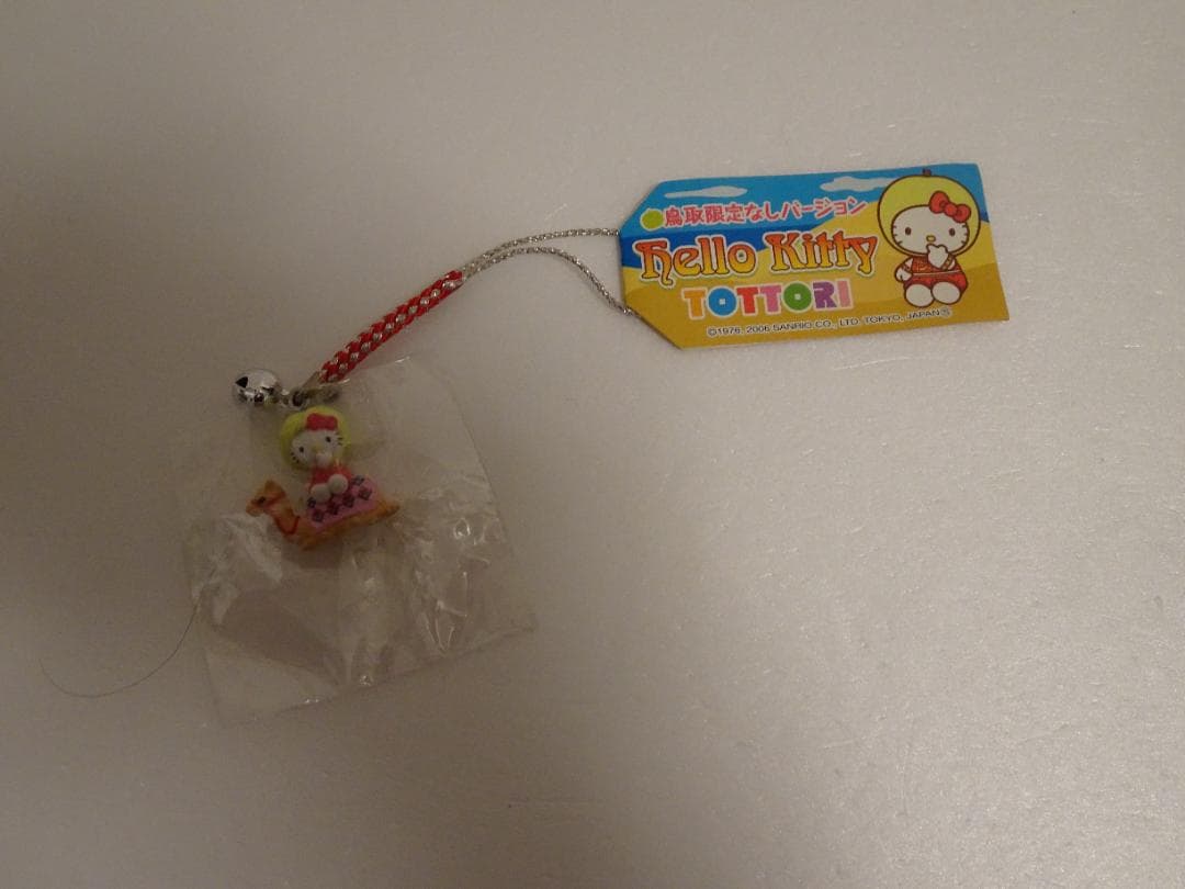 新品、未使用。ご当地限定ハローキティ根付けストラップ16個+中古2個　ja-23