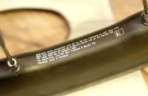 キシリウムエリート UST DISC チューブレス ホイールセット