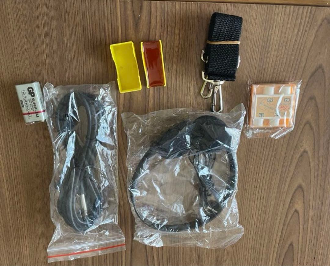 赤いバイオリン本体とアクセサリーセット