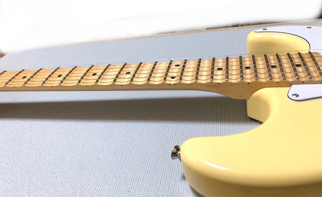 ノーブランド ストラトキャスタータイプ エレキギター (スキャロップ)