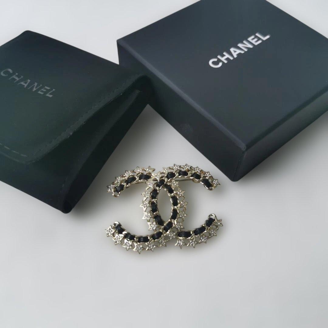 極美品 レザー　ゴールド　ブローチ