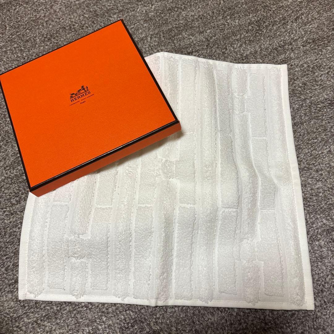 【新品未使用】HERMES エルメス カレ・タオル ステアーズ