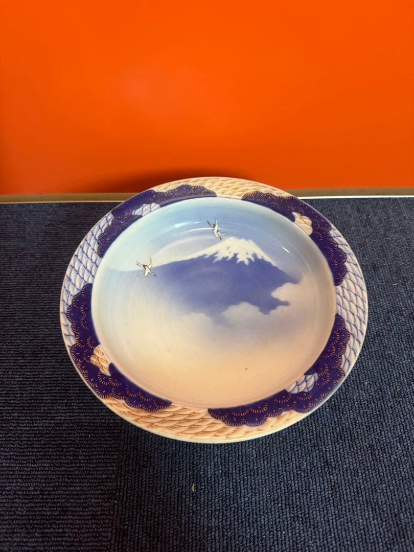 2059  深川製磁　染錦富士に双鶴松絵　深鉢　時代物