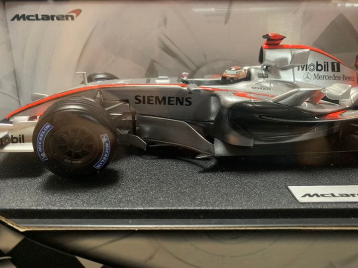 F1　キミ ライコネン　マクラーレン　MP4-21 1/18 フィギュア