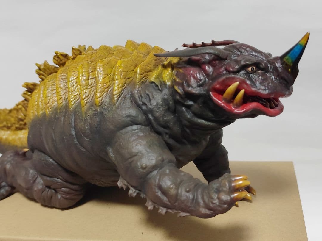 ビリケン商会「ネロンガ」リアルモデルキットシリーズ完成品　角透明化