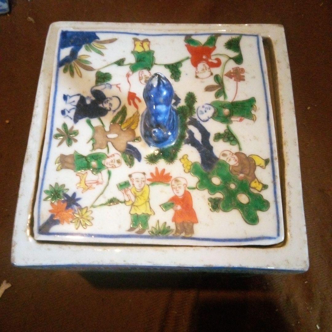 中国陶磁器　明万歴赤絵　箱型合子