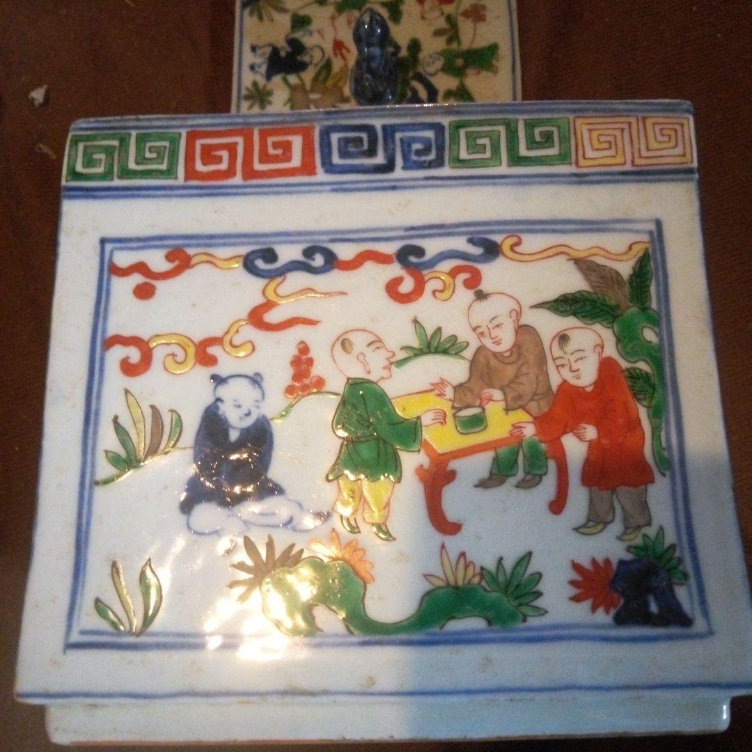 中国陶磁器　明万歴赤絵　箱型合子