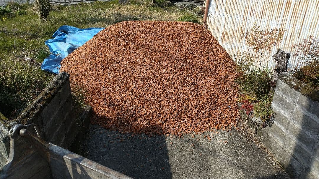 瓦チップ4tダンプカードバッと配達！愛知三重岐阜限定！