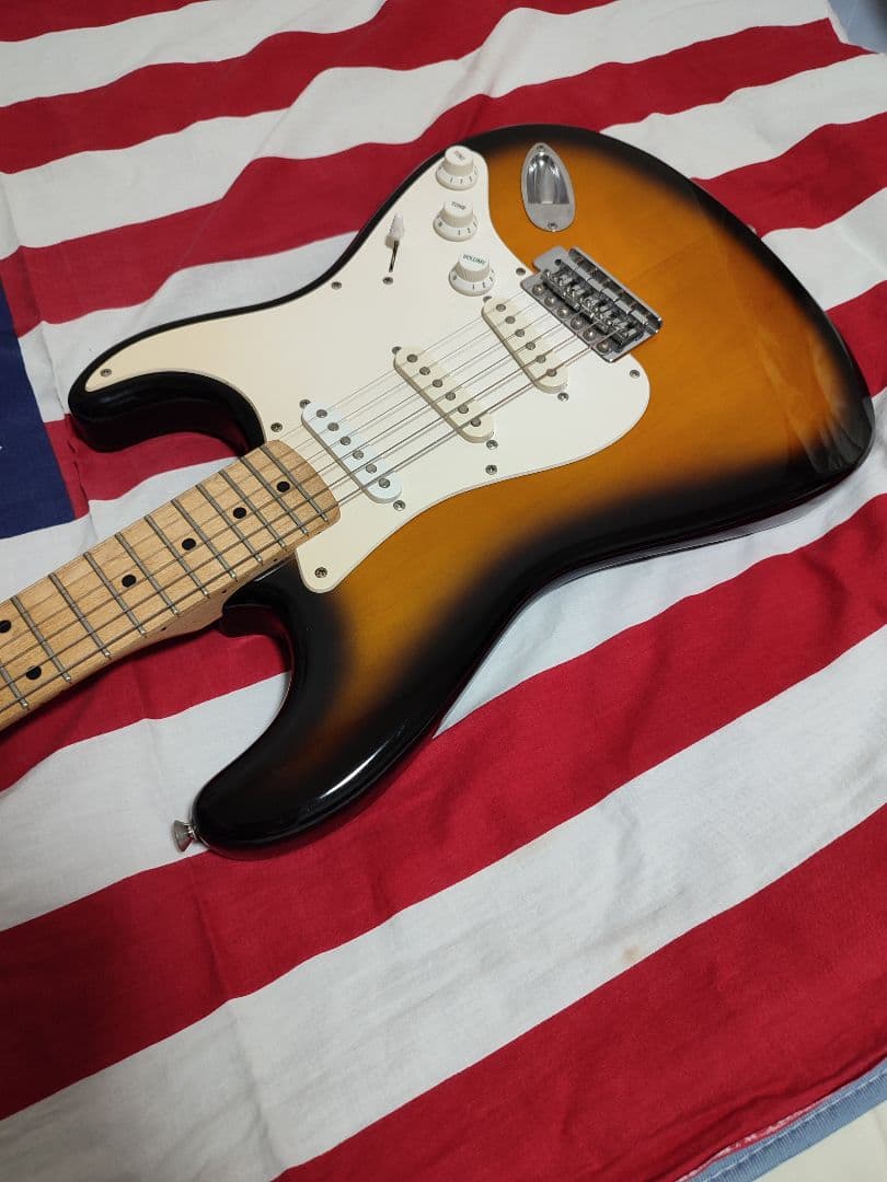 スクワイヤー Stratocaster 　ケース＆シールド付