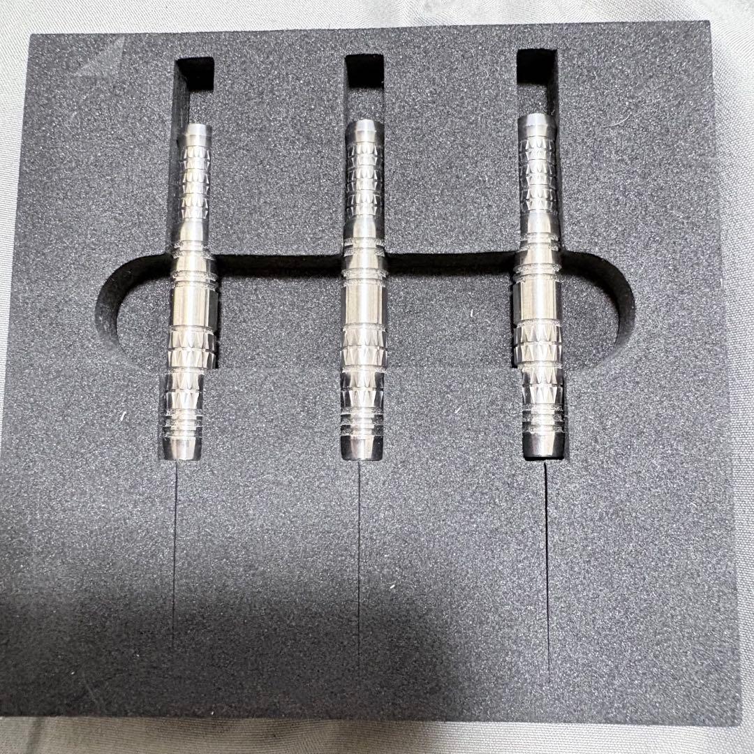 12/7まで！　美品　COSMO DARTS コスモダーツ 安食賢一モデル