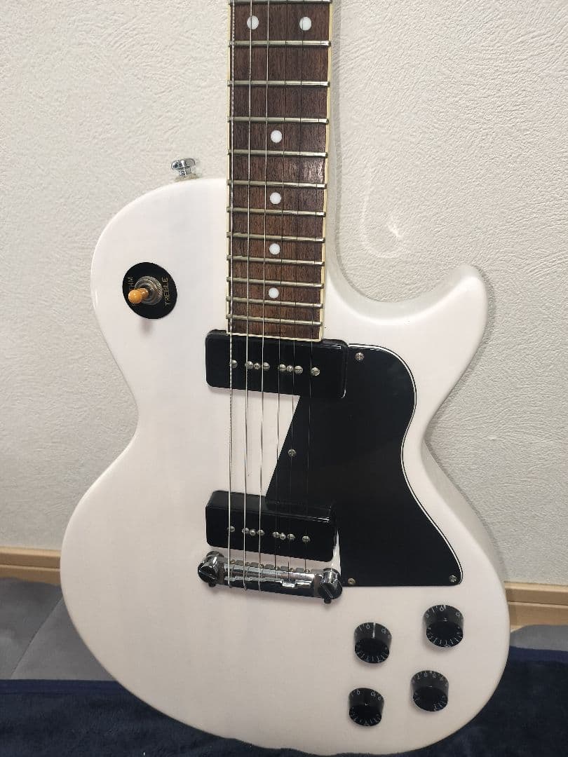 本日までTokai Les Paul ホワイト