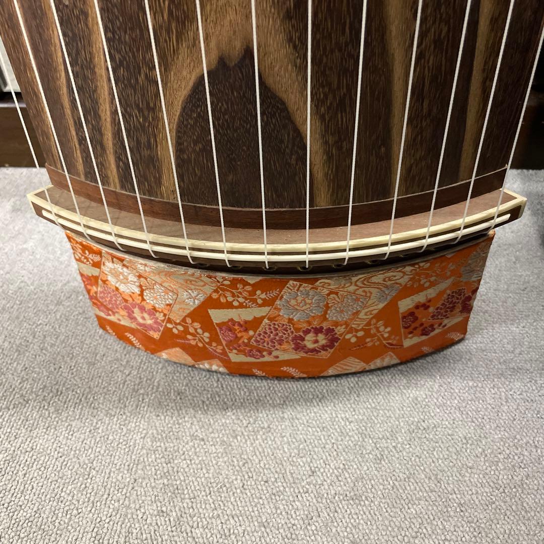 13弦お琴 並甲 すだれ彫り 舌に蒔絵の音色の良い