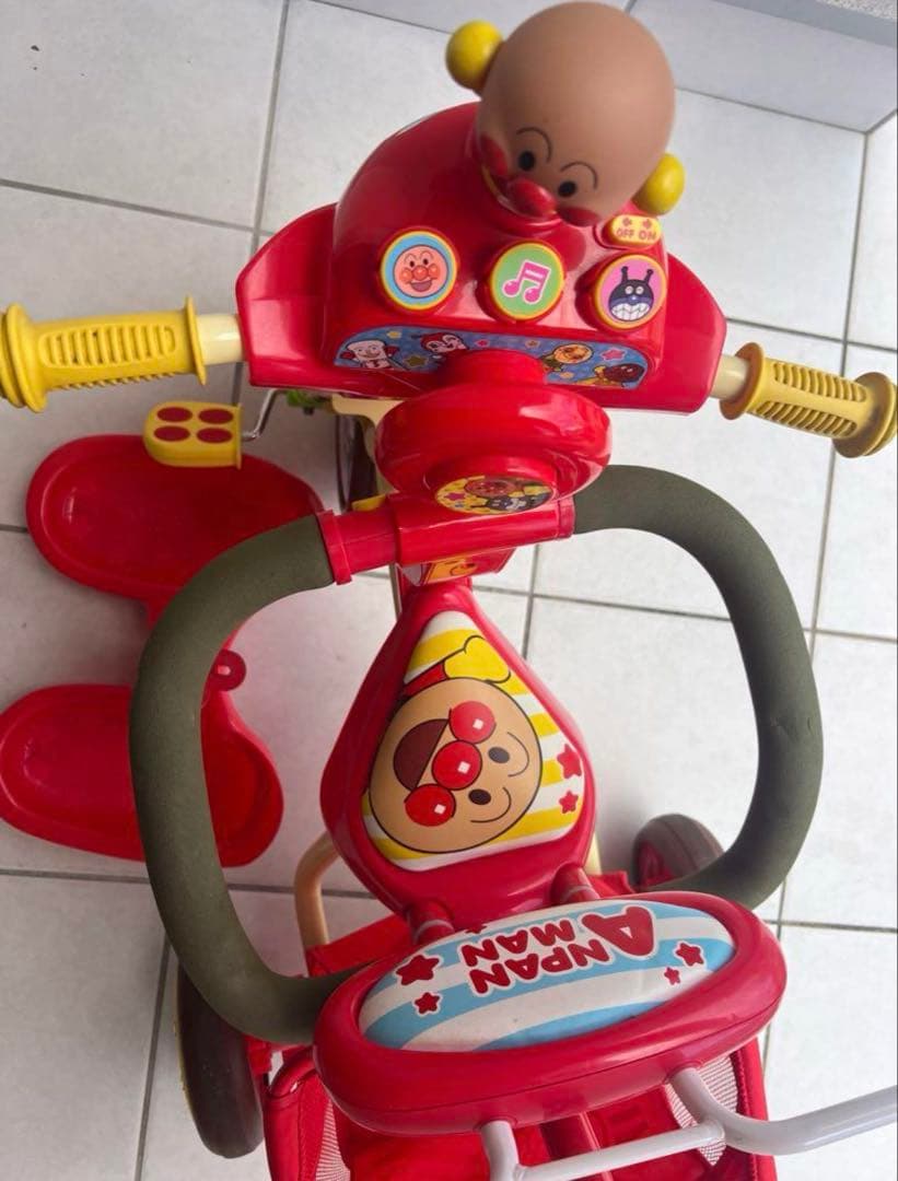 アンパンマン 三輪車 赤
