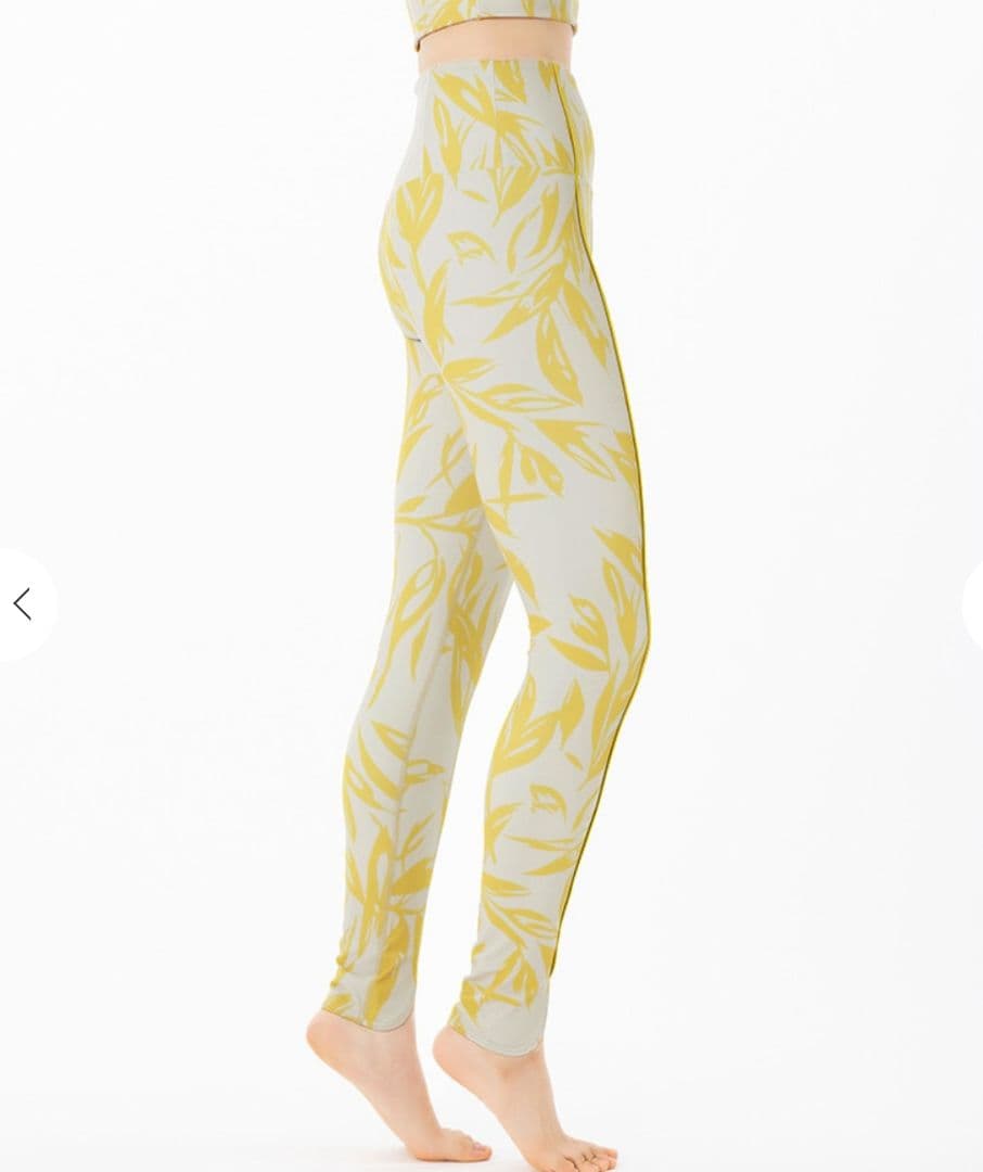 新品タグ付き ヨガウェア ヨガレギンス おしゃれなリーフ模様