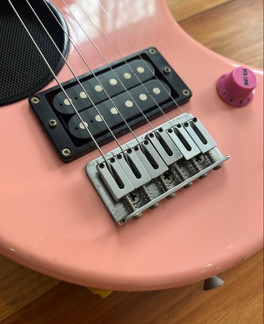 フェルナンデスZO-3 （ピンク）音出ますが、ガリありますのでジャンク扱いで❗️