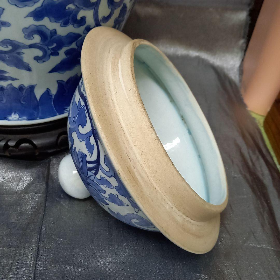 中国青花沈香花瓶