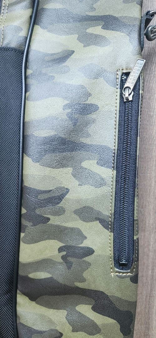 BARNEYS NEW YORK　カモ柄クラブケース