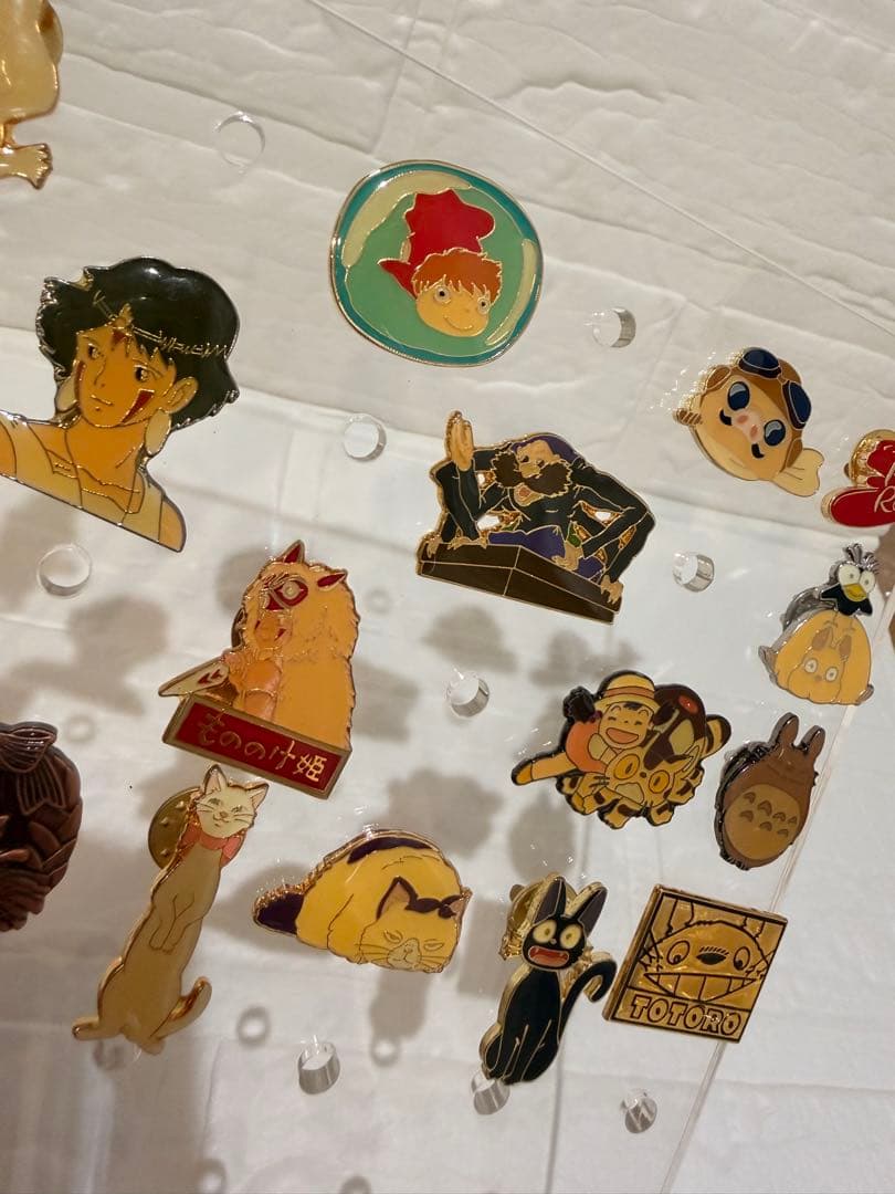 スタジオジブリ　ジブリがいっぱいピンズ他　１８点セット　有効ボード付き