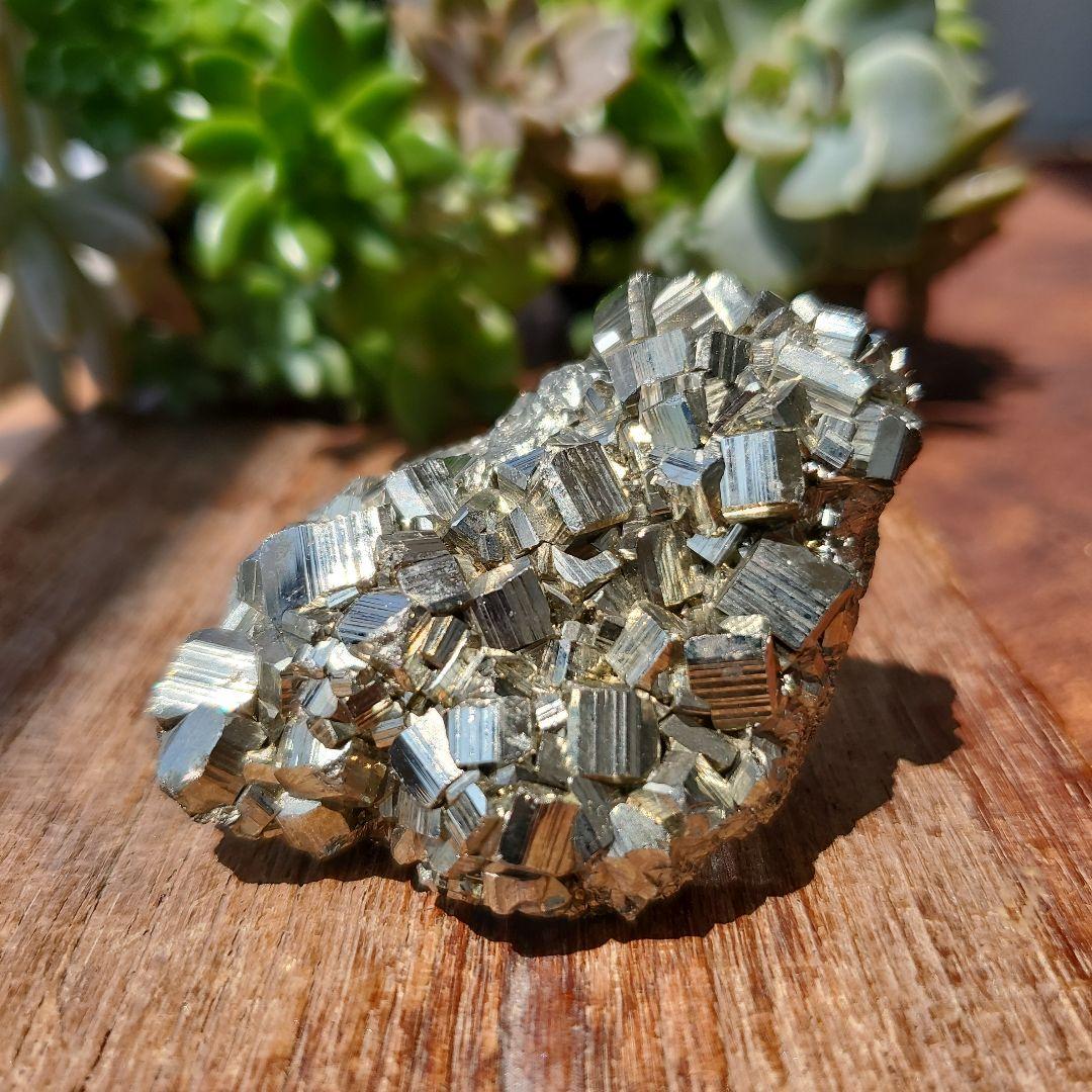 パイライト原石　大きめ　結晶7　ペルー産　鉱物標本（黄鉄鉱）