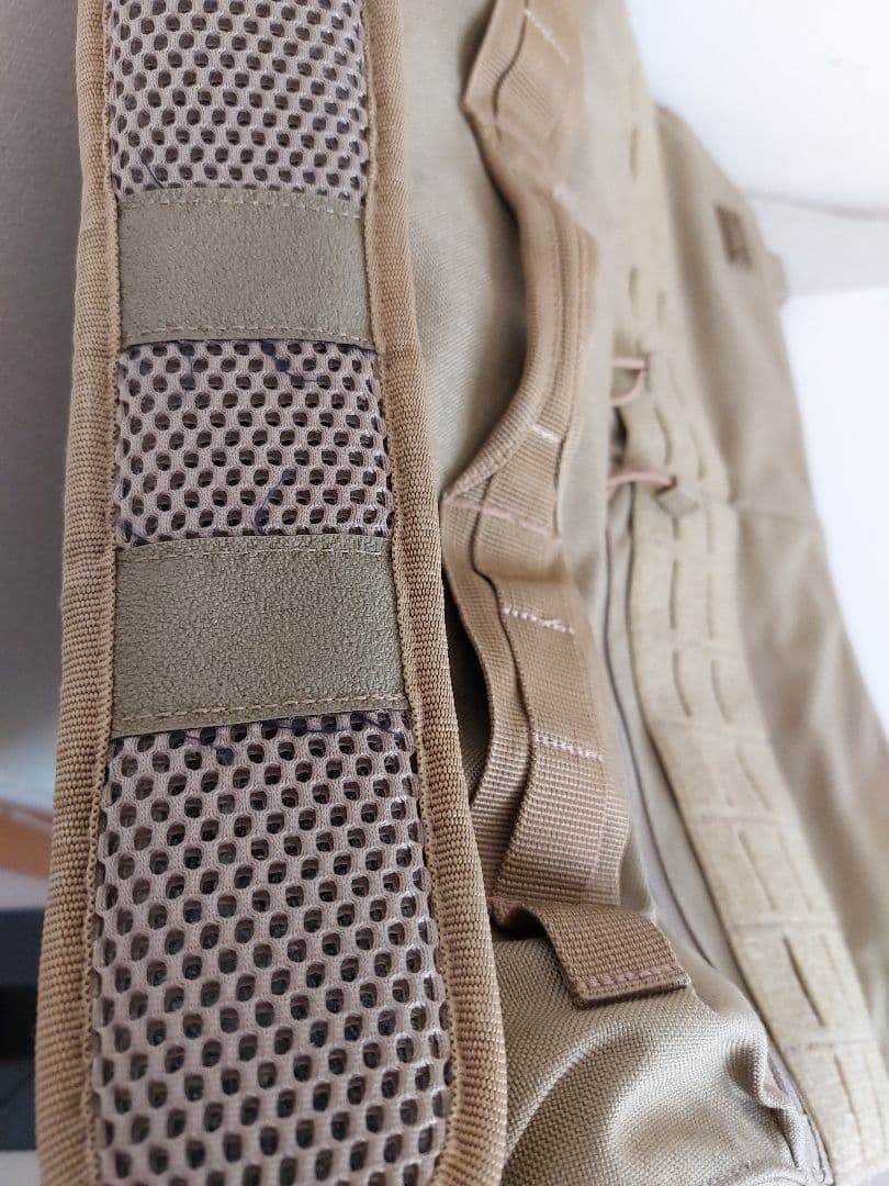 5.11 カーキ バッグ