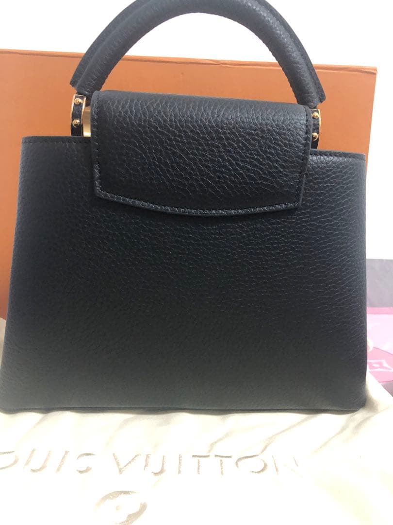 ブラックレザーショルダーバッグ