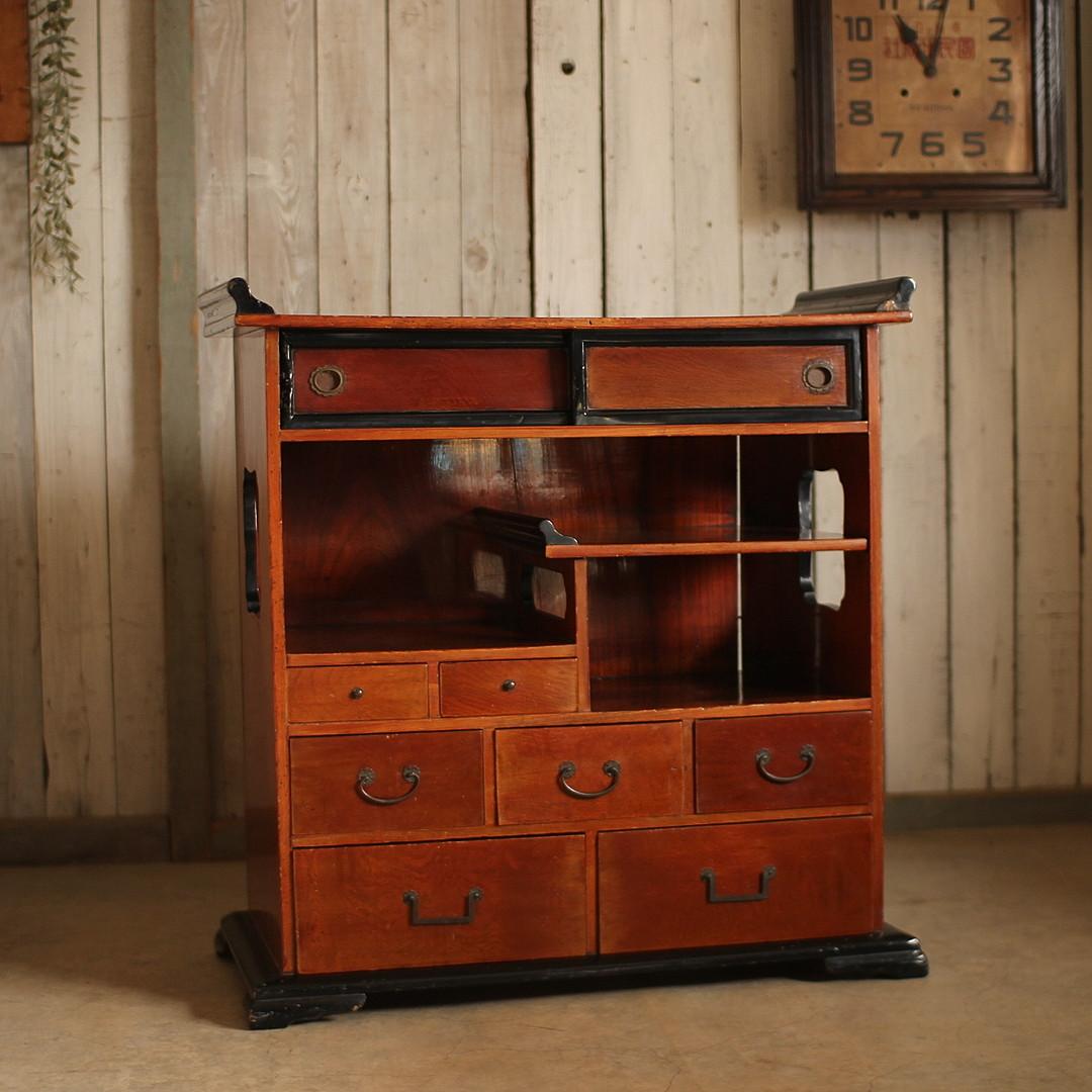 古い木製の茶箪笥　収納棚　小引き出し7杯