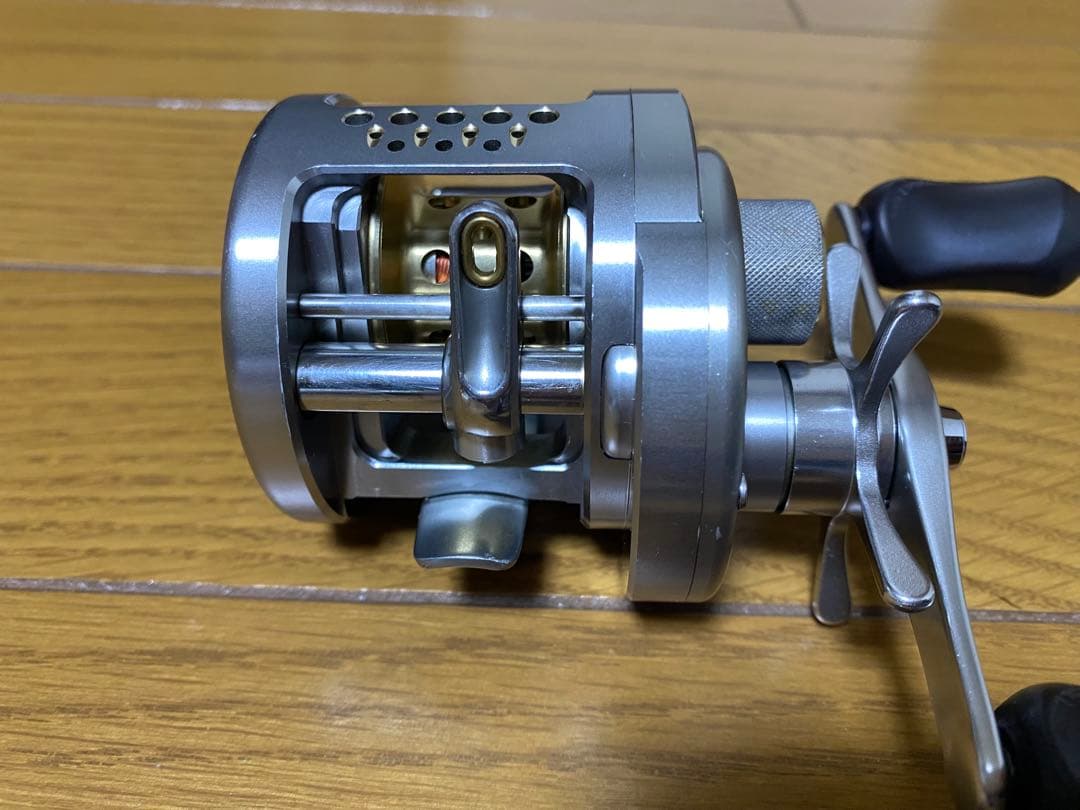 シマノ 03 カルカッタコンクエストDC 201 左