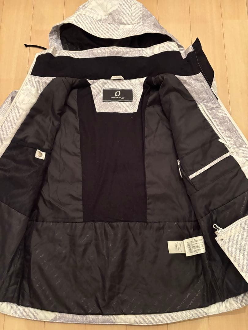 美品！1回着！オンヨネ　スキーウェア　上下セット　スノボウェア　Sサイズ