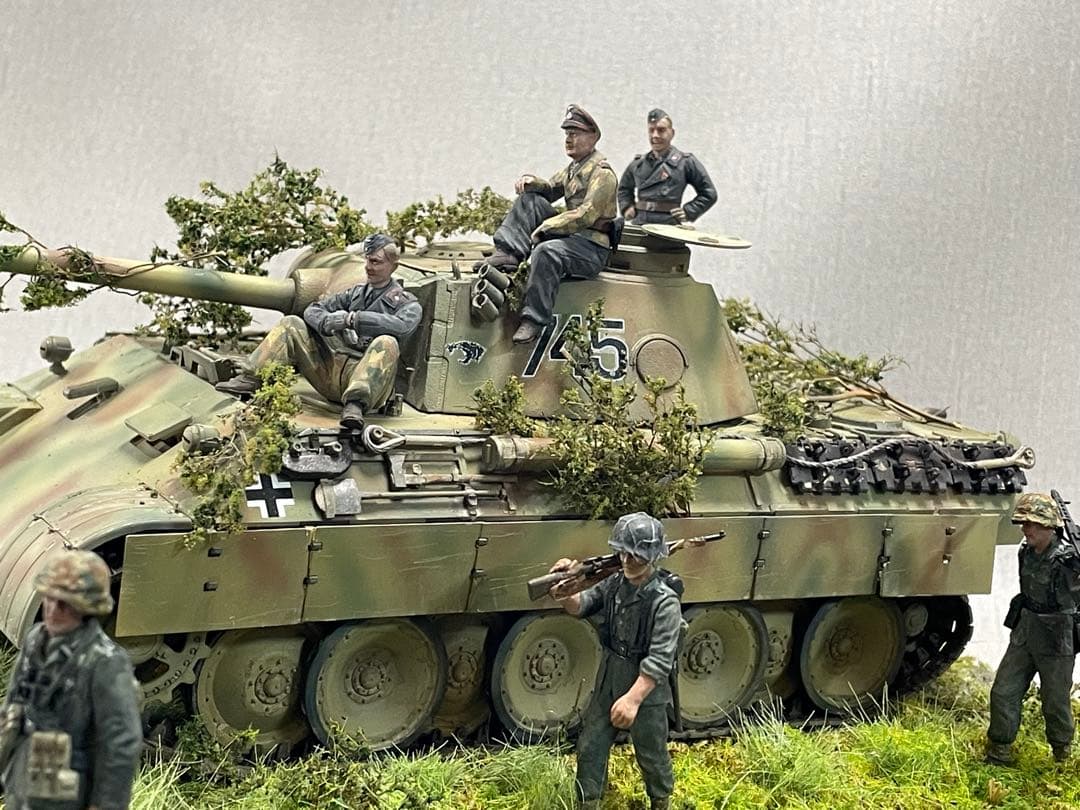 戦車ジオラマ　1/35 ドイツ　パンター戦車D型と機関銃チーム