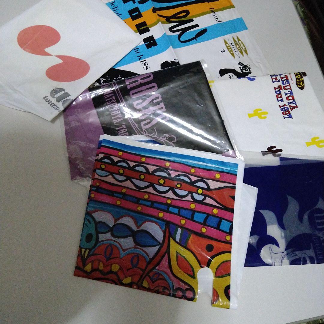 ユーミンのコンサートパンフです１９冊とライブパンフとＣＤとパンフ袋