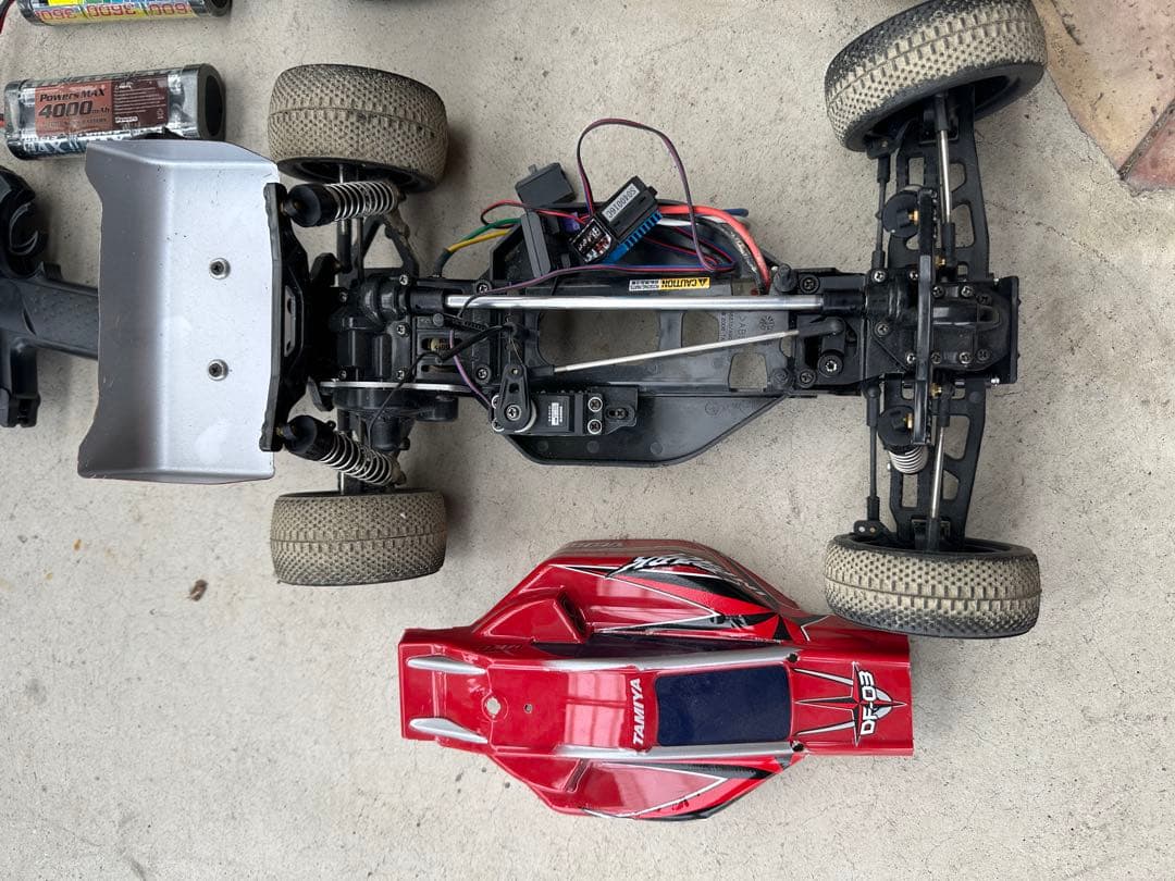 オフロードトラックラジコンカー　2台（タミヤ　他）　ジャンク品