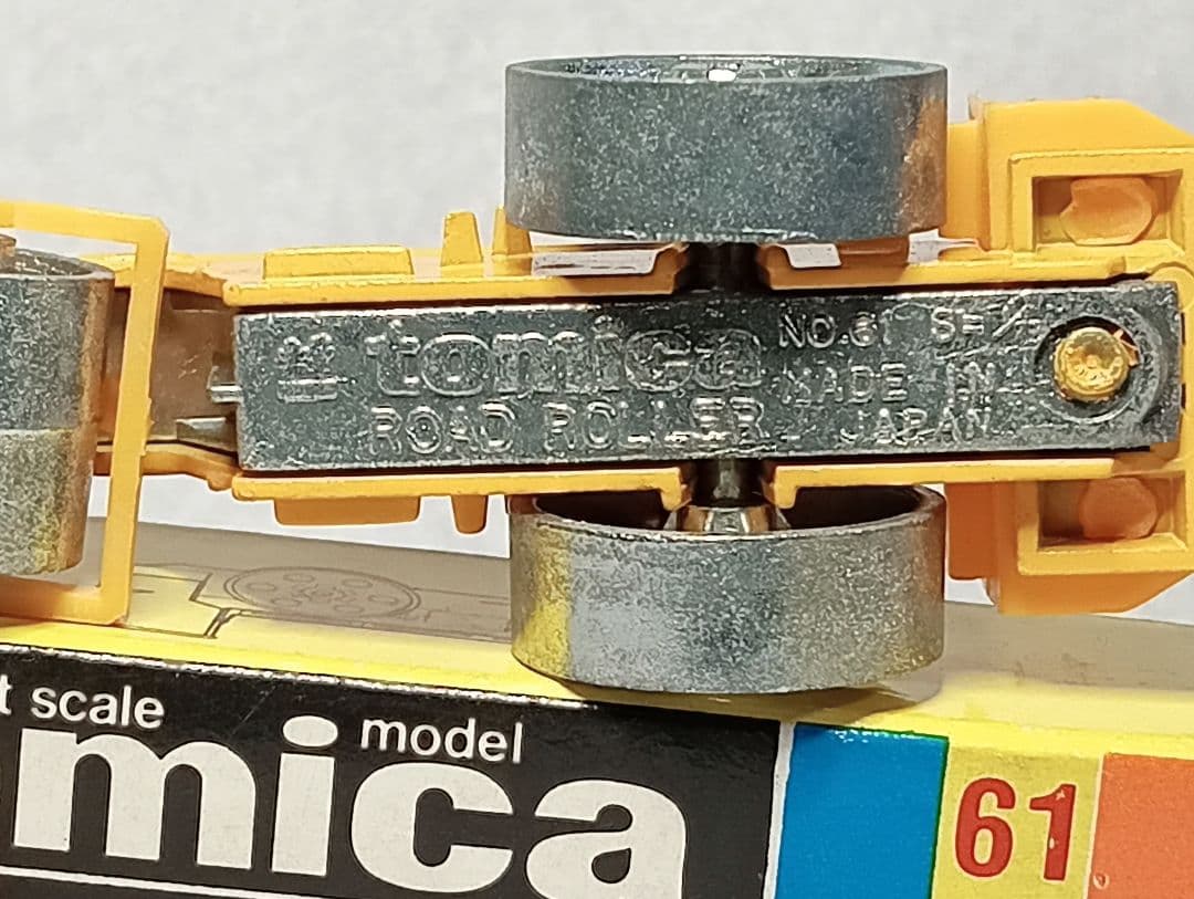 黒箱 トミカ 川崎重工ロードローラ 箱有 当時物