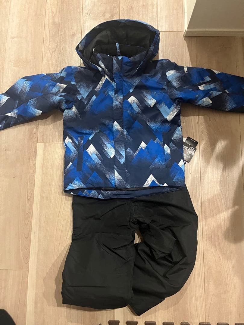 キッズ　スキーウェア　ボードウエア　ジャンプスーツ　120サイズ　サイズ調整可