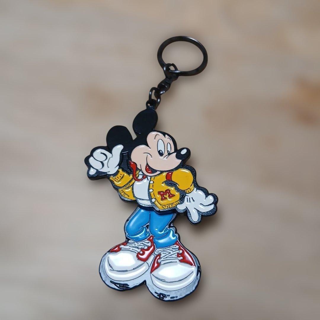 ミッキーとミニーのキーホルダー　4体セットです。