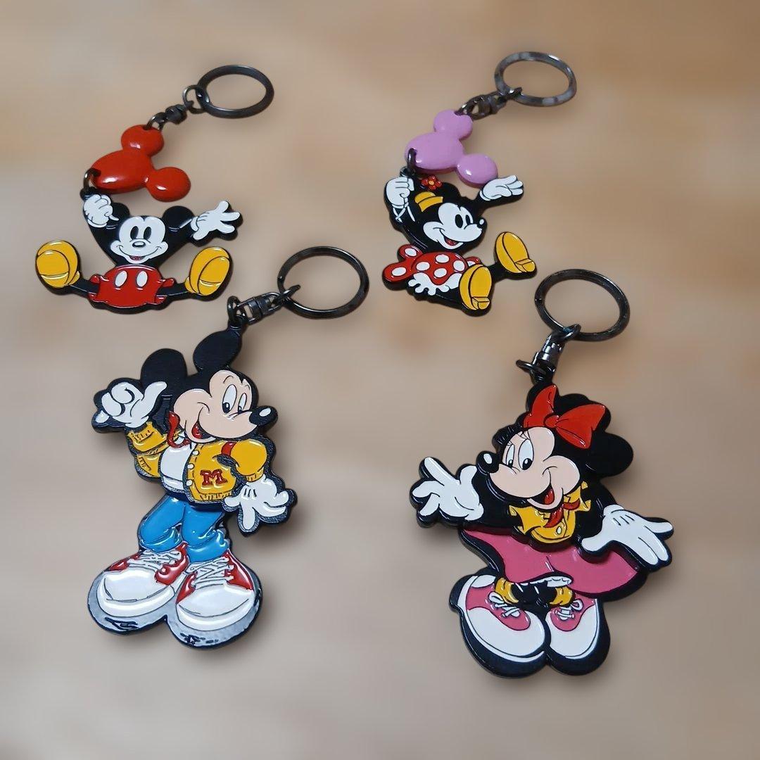 ミッキーとミニーのキーホルダー　4体セットです。