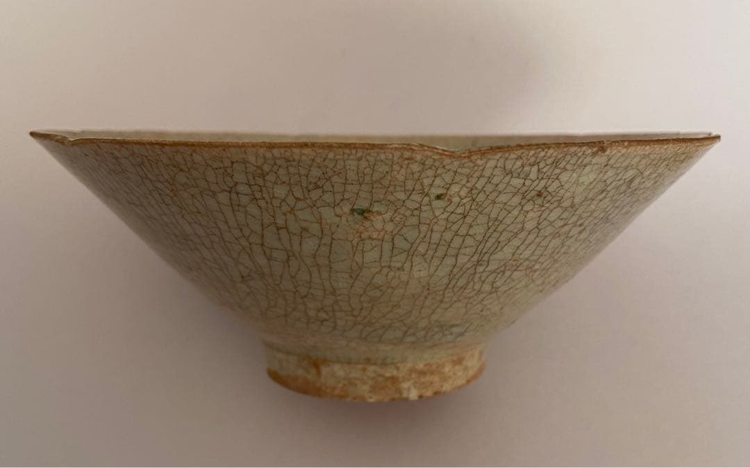 中国　古い景徳鎮　皿　陰刻