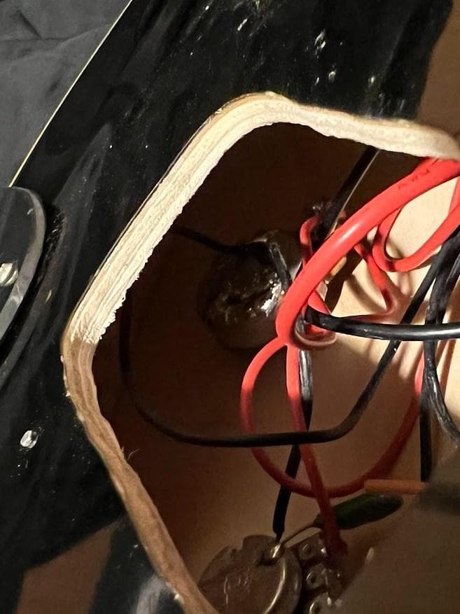 ノーブランド　ES335タイプセミホロウ（ｆホール無し）ギター傷多め・不具合無し